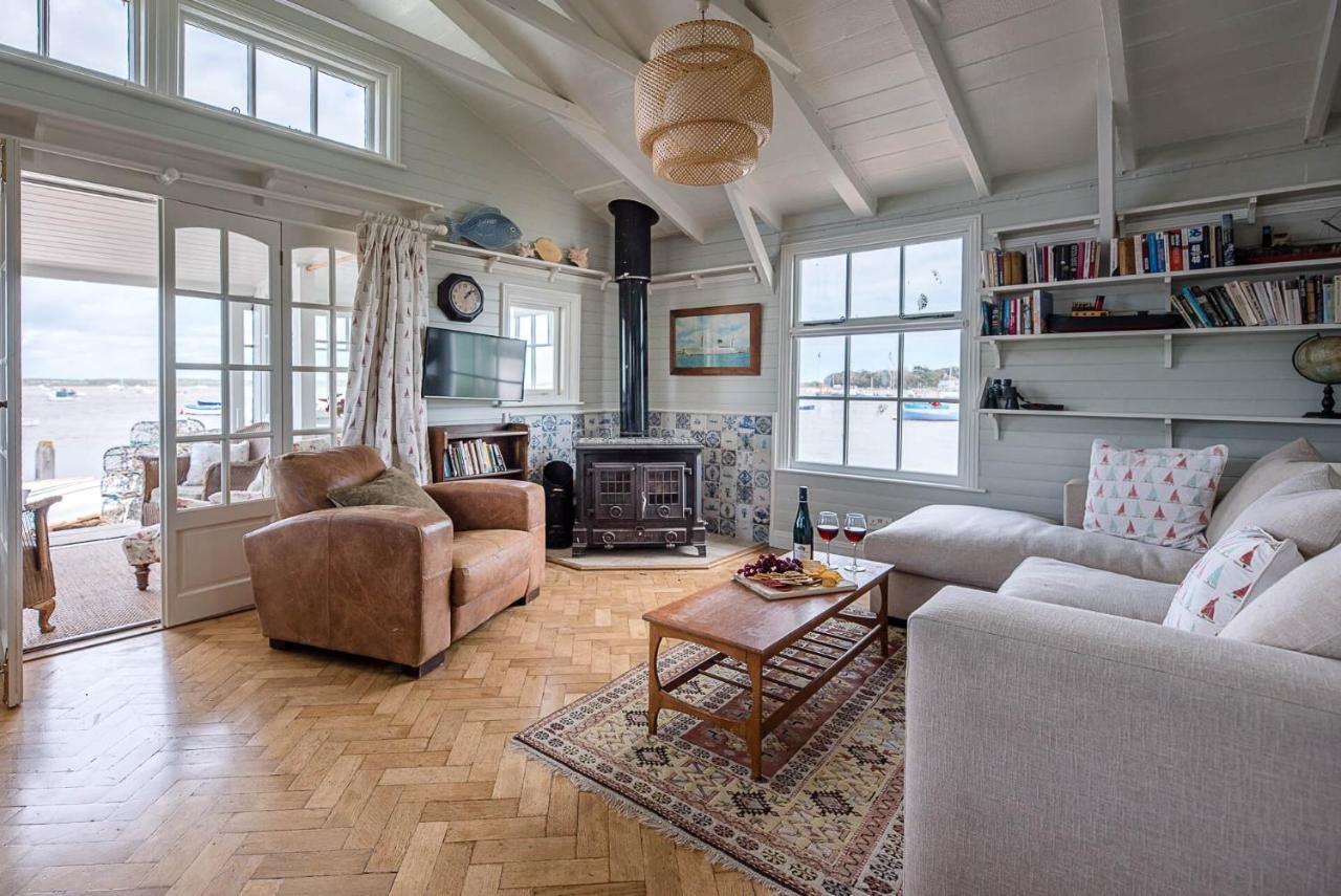 The Boathouse In Felixstowe Ferry - Stunning Waterfront Property Exterior photo