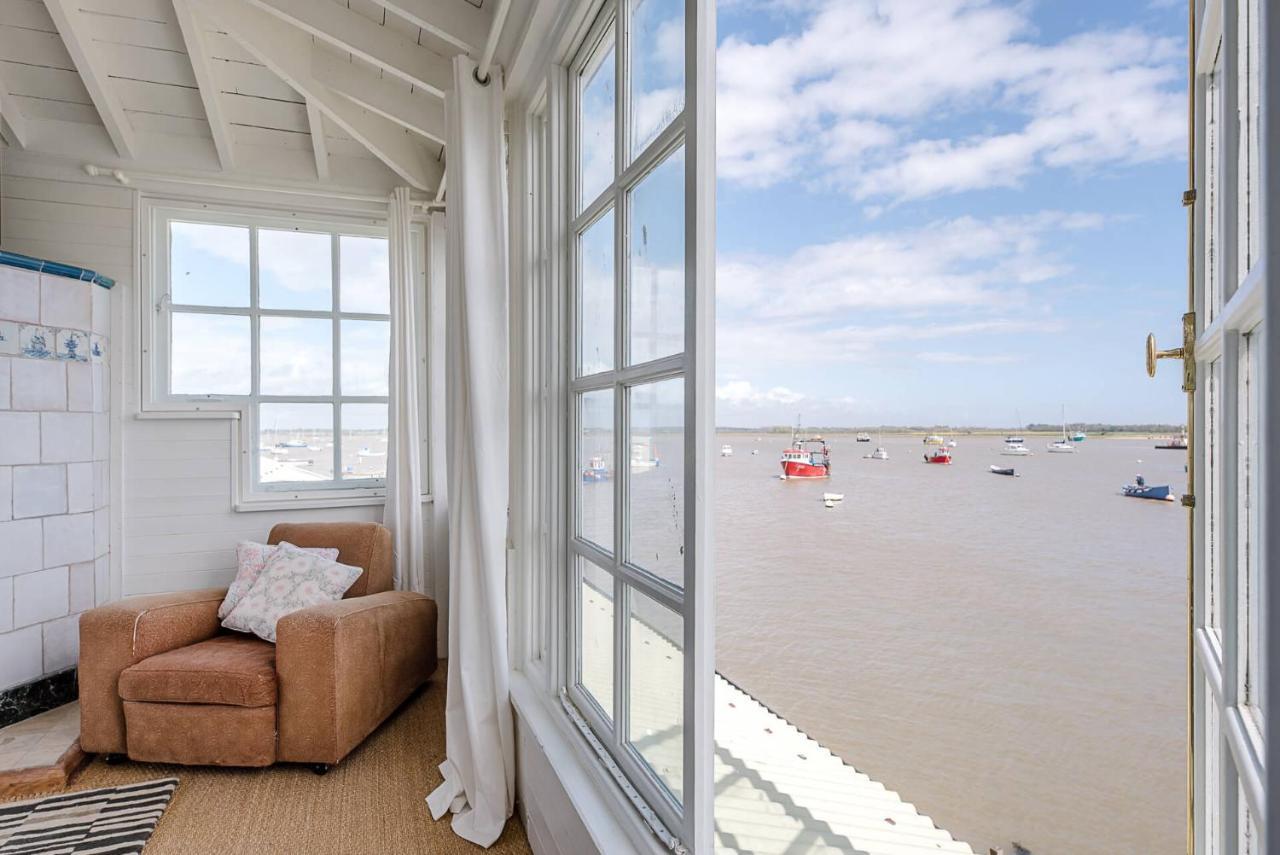The Boathouse In Felixstowe Ferry - Stunning Waterfront Property Exterior photo