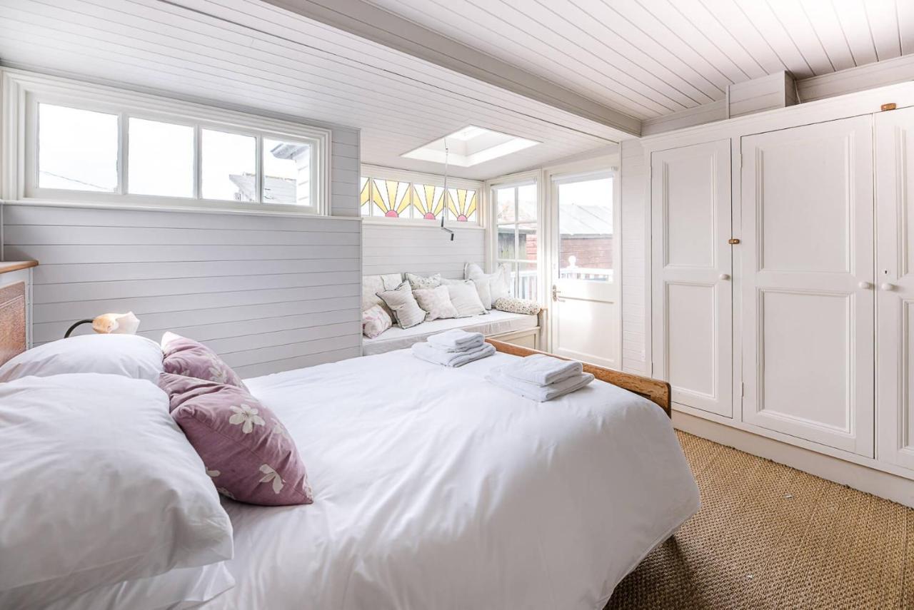 The Boathouse In Felixstowe Ferry - Stunning Waterfront Property Exterior photo