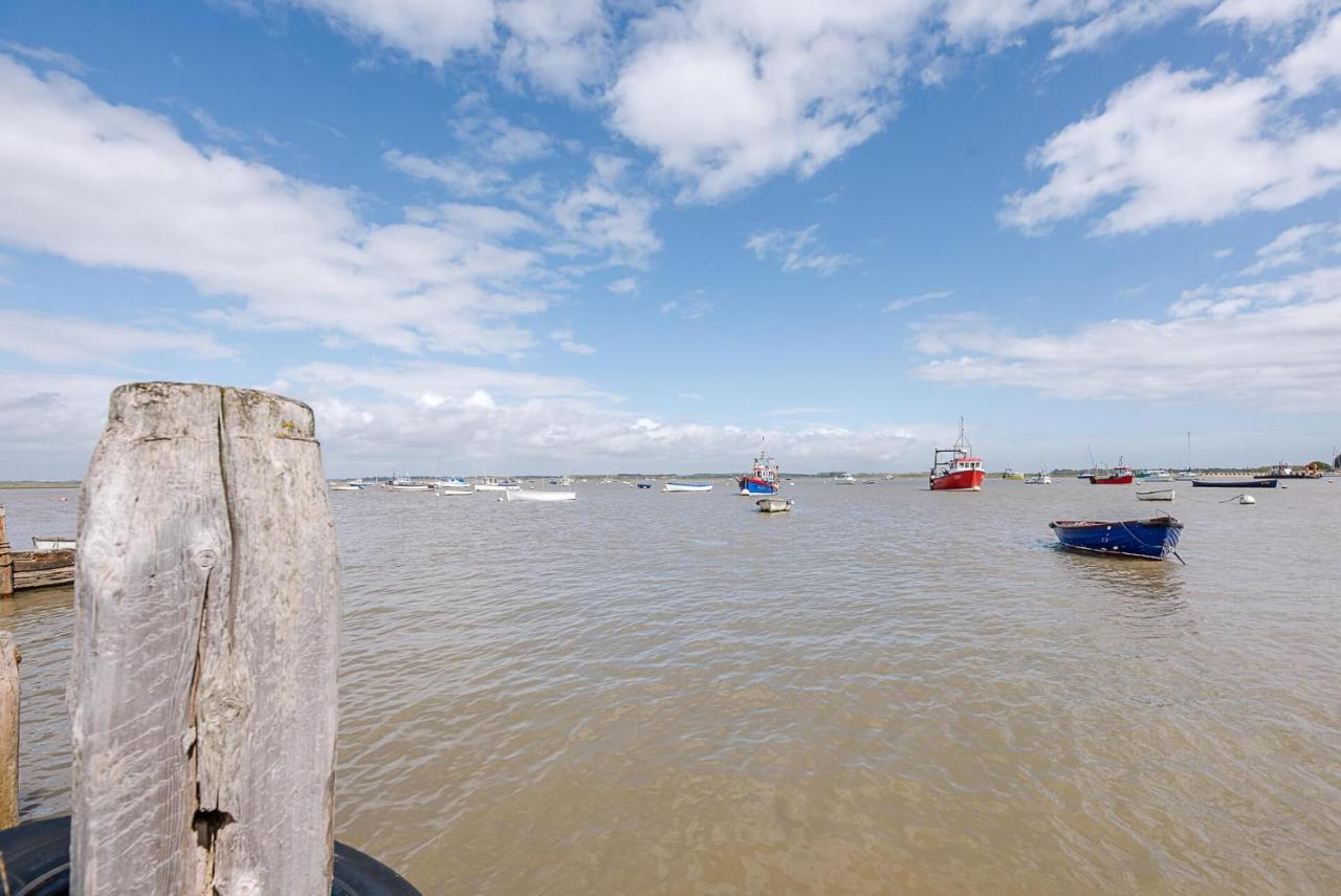 The Boathouse In Felixstowe Ferry - Stunning Waterfront Property Exterior photo